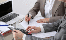 Analisis faktor eksternal dan internal PT Maju Sukses dalam ekspansi bisnis berdasarkan teori pertumbuhan organisasi Greiner.