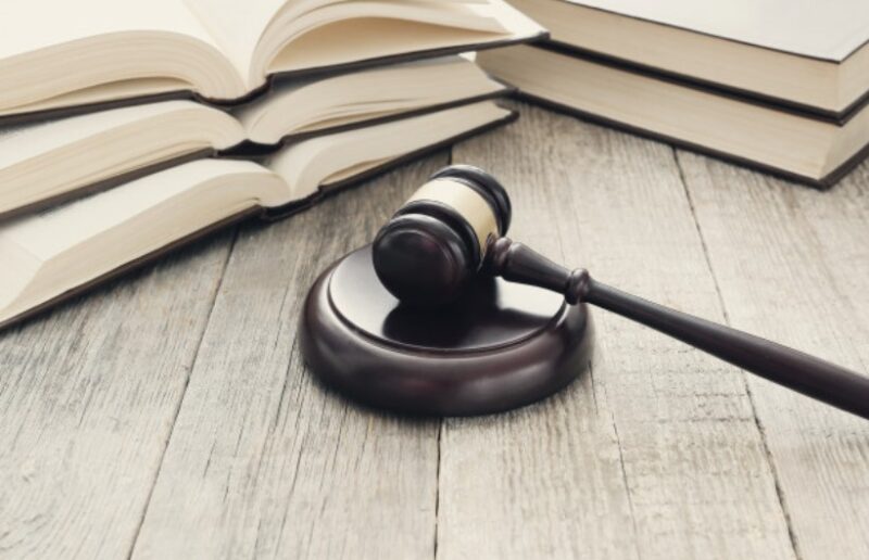 Bagaimana Cara Berpendapat dengan Mematuhi Norma Sosial dan Hukum