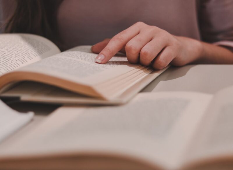 Bagaimana Cara Sebuah Editorial Mempengaruhi Pembaca?