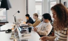 Apa Kriteria Utama dalam Memilih Platform atau Tools Digital untuk Pembuatan Media Pembelajaran