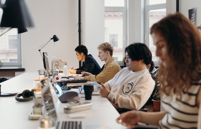 Apa Kriteria Utama dalam Memilih Platform atau Tools Digital untuk Pembuatan Media Pembelajaran