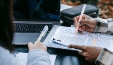 Bagaimana Anda Melihat Dampak Pembelajaran Digital Terhadap Persiapan Kita untuk Menghadapi Lapangan Pekerjaan di Masa Depan?