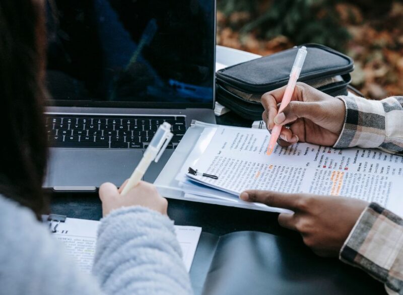 Bagaimana Anda Melihat Dampak Pembelajaran Digital Terhadap Persiapan Kita untuk Menghadapi Lapangan Pekerjaan di Masa Depan?