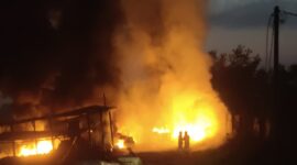 Kebakaran Hebat Lahap Gudang Plastik dan Pabrik Boneka di Jombang