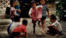 KPAI Kota Tegal melalui kpai-tegalkota.id menyediakan layanan pengaduan dan edukasi perlindungan anak yang aman dan informatif.