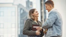 Cara Menjadi Cwok Soft Spoken yang Disenangi Wanita