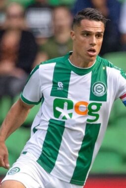 Benarkah Joey Pelupessy Akan Segera Perkuat Lini Tengah Persib Bandung?