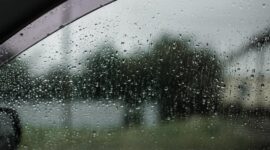 Kenapa Kaca Mobil Berembun