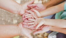 KPAI Kota Mojokerto melalui kpai-kotamojokerto.id menyediakan layanan pengaduan dan edukasi perlindungan anak yang aman dan mudah diakses.