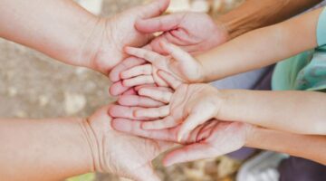 KPAI Kota Mojokerto melalui kpai-kotamojokerto.id menyediakan layanan pengaduan dan edukasi perlindungan anak yang aman dan mudah diakses.