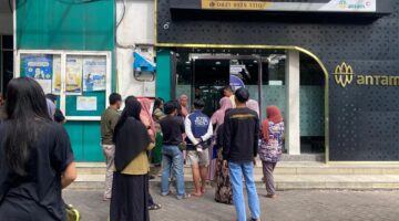 Butik Emas Makassar menyediakan perhiasan emas berkualitas dengan desain elegan, harga transparan, dan layanan profesional.