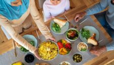 Bagaimana Makanan dan Minuman Membantu Kita Tetap Hidup dan Beraktifitas?