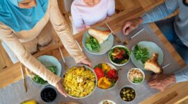 Bagaimana Makanan dan Minuman Membantu Kita Tetap Hidup dan Beraktifitas?