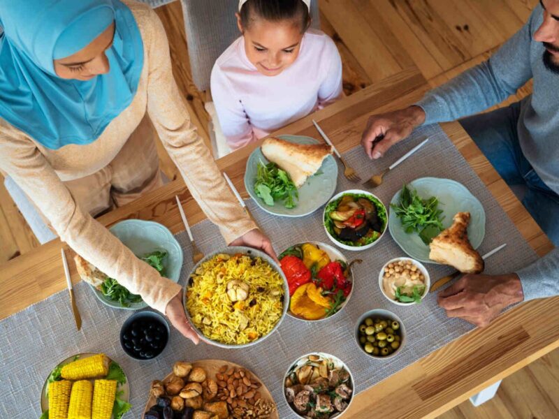 Bagaimana Makanan dan Minuman Membantu Kita Tetap Hidup dan Beraktifitas?