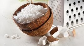 Apa Peran Kelapa Parut dalam Memberikan Serat pada Jajanan Jawa Barat?