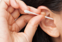 Apakah Korek Kuping Membatalkan Puasa?