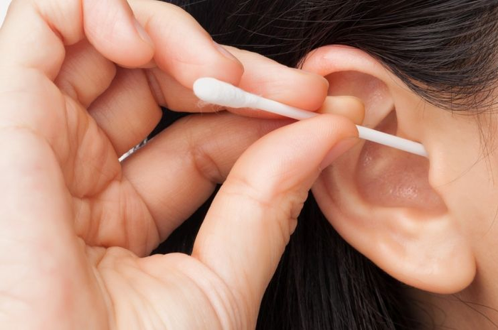 Apakah Korek Kuping Membatalkan Puasa?