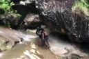 Viral sejoli digerebek warga di Air Terjun Coban Kromo Tulungagung saat Ramadan. Polisi menyebut kasus diselesaikan secara kekeluargaan.