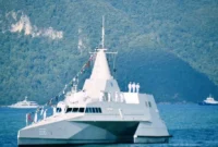 KRI Golok 688 kapal perang siluman buatan Indonesia adu kemampuan dengan pesawat B737 TNI AU dalam latihan pengamanan wilayah perbatasan.