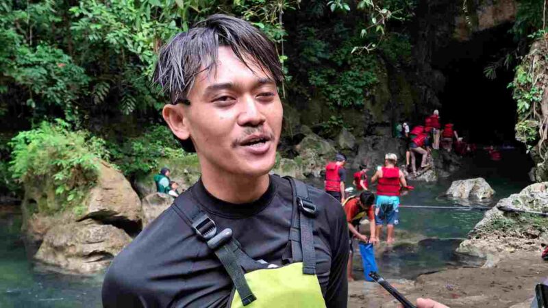 Siapa Yuyu Muti Ali? Ini biodata lengkap pemandu wisata Pangandaran beserta kisah hidup inspiratifnya dari nol hingga sukses.