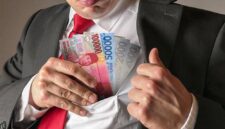 Apakah Pengertian Korupsi Sama dengan Mencuri