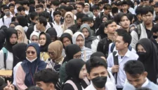 Gelar Sarjana Bukan Lagi Tiket Emas