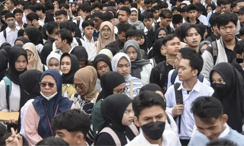 Gelar Sarjana Bukan Lagi Tiket Emas