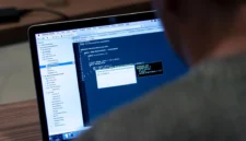 Jelaskan Bagaimana MFA Dapat Mencegah Potensi Pelanggaran Keamanan