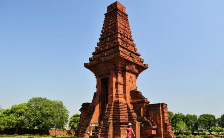 Jelaskan Latar Belakang Berdirinya Kerajaan Majapahit