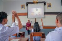 Mengapa Ada Perbedaab Reaksi dari Murid Terhadap Beragam Kata yang Diucapkan Guru