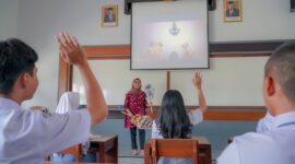 Mengapa Ada Perbedaab Reaksi dari Murid Terhadap Beragam Kata yang Diucapkan Guru
