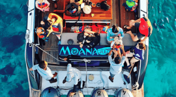 Private yacht Bali dan luxury yacht charter Bali untuk liburan mewah, privat, dan eksklusif di laut Pulau Dewata.