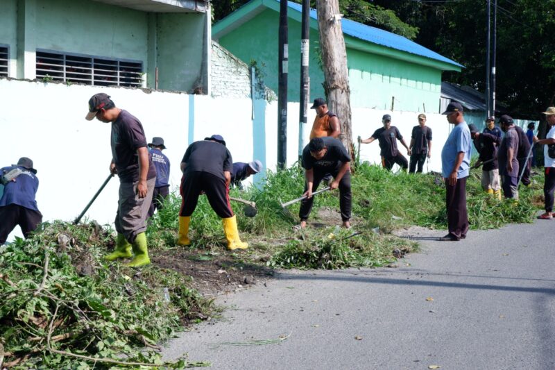 Apakah Lingkungan Kelurahan atau Desa Bekerja Sama dengan Pihak Lain