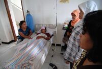 Doa Menjenguk Orang Sakit yang Diajarkan Nabi