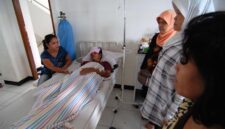 Doa Menjenguk Orang Sakit yang Diajarkan Nabi