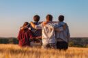 Jelaskan hakikat manusia sebagai makhluk individu sosial dan spiritual 
