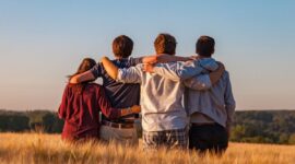 Jelaskan hakikat manusia sebagai makhluk individu sosial dan spiritual 