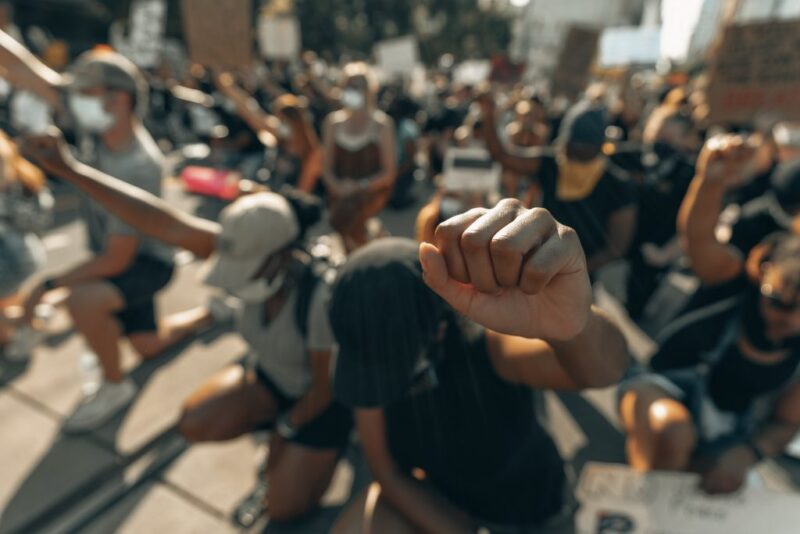 Jelaskan Kewajiban Menuntu dan Mengamalkan Ilmu dalam Islam