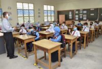 dalam situasi kelas yang dinamis, mana yang lebih menjaga ketertiban atau mendorong diskusi yang aktif