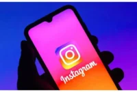 Penyebab Instagram Sering Keluar Sendiri