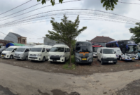 Sewa Hiace Cirebon terpercaya untuk wisata religi, kuliner, antar kota, dan perjalanan bisnis dengan armada lengkap dan driver profesional.