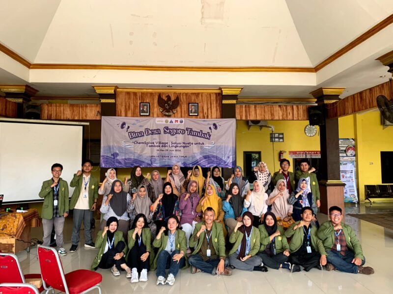 Mahasiswa UPN Veteran Jawa Timur sosialisasikan inovasi pengolahan limbah perikanan di Desa Segorotambak untuk dukung SDG 4 dan SDG 8.