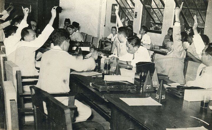 jelaskan latar belakang pembentukan panitia sembilan