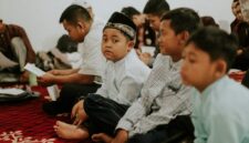 BAGAIMANA CARA MENUMBUHKAN PERILAKU DISIPLIN DAN SALING MENGHARGAI DALAM MENJALANKAN IBADAH PADA DIRI SESEORANG?