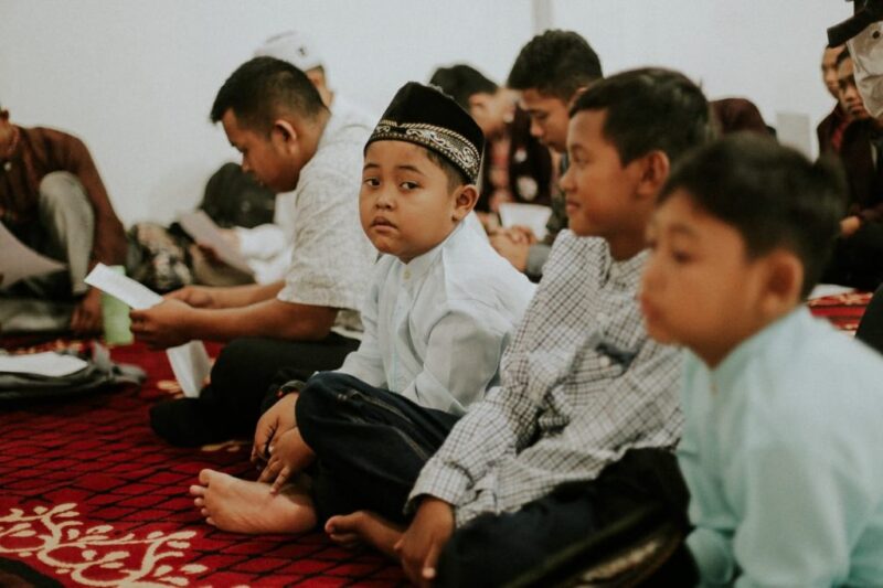 BAGAIMANA CARA MENUMBUHKAN PERILAKU DISIPLIN DAN SALING MENGHARGAI DALAM MENJALANKAN IBADAH PADA DIRI SESEORANG?