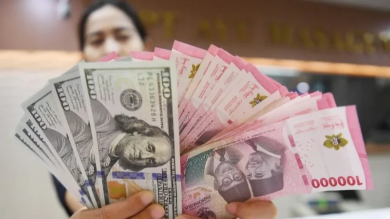 Rupiah Tembus Rp18.000