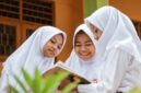 Bagaimana cara memberikan dorongan kepada teman kita untuk beramal baik dan menjauhi amal yang buruk