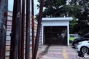 Viral garasi di atas trotoar Bandung dibongkar Satpol PP. Pemiliknya ternyata Ketua RW dan mengakui kesalahannya.