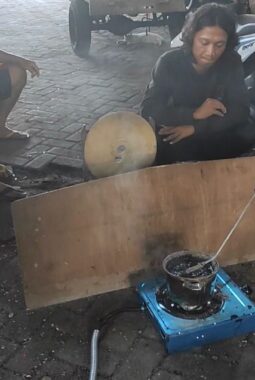 Dua Inovasi Satu Misi: Mahasiswa MBKM UPN Veteran Jawa Timur Kembangkan Eco Paving Block dan Mie Fortifikasi Kalsium untuk Dukung SDGs di Desa Segorotambak