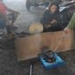 Mahasiswa UPN Veteran Jatim ubah limbah plastik dan cangkang kerang menjadi eco paving block serta mie kaya kalsium di Desa Segorotambak.